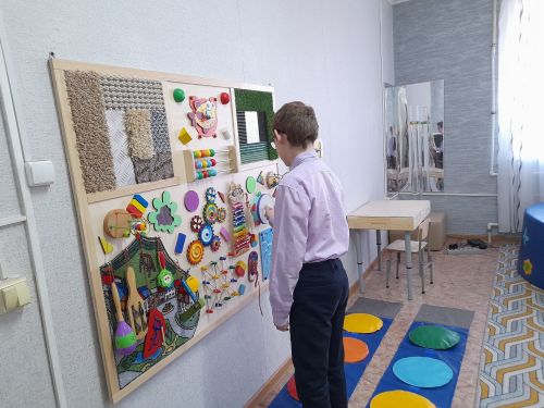 Отдыхаем вместе с библиотекой: викторина, игры и новогодняя выставка