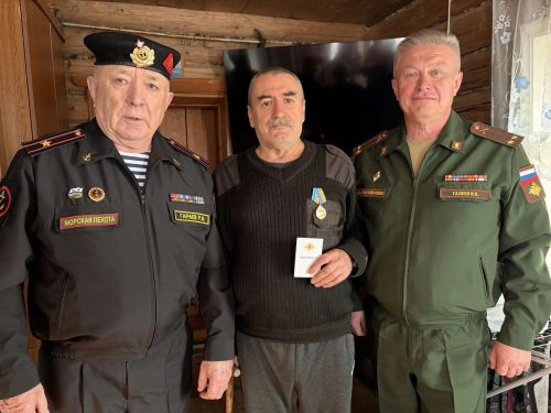Ветерану флота Раилю Садыкову вручили медаль «Военно-морскому флоту — 330 лет»