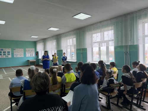 В Сарсак-Омгинском лицее первоклассников посвятили в юные пешеходы