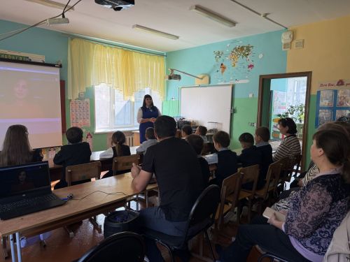 Безопасность на дороге начинается с семьи: собрание в Крындинской школе-саду