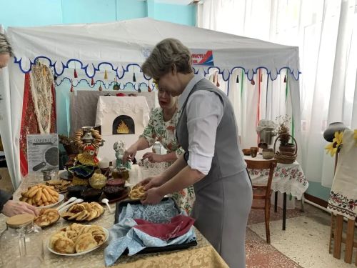 На сходе граждан красноборцы развернули выставку в поддержку СВО