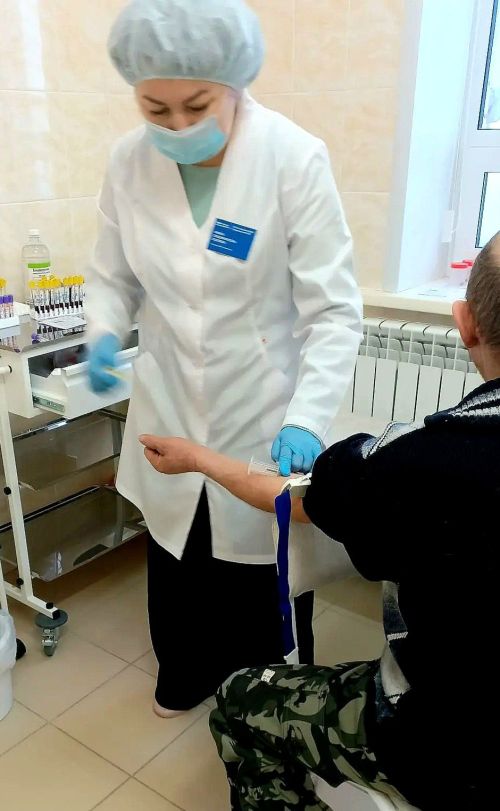 Заведующая ФАПом села Пелемеш провела беседы с жителями о диспансеризации и мужском здоровье