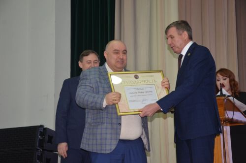 Мидхат Шагиахметов вручил награды жителям Агрызского района