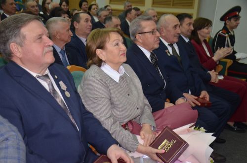 Мидхат Шагиахметов вручил награды жителям Агрызского района