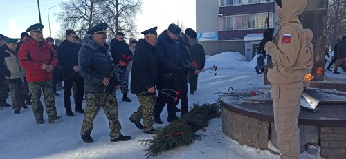 В Агрызе у Вечного огня почтили память защитников Отечества