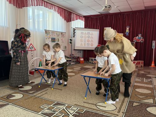 В Агрызе дошкольники в игровой форме изучили правила дорожного движения