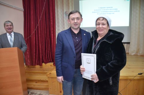 Связь появилась, водопровод обещали: о чем говорили на сходе в Азевском поселении