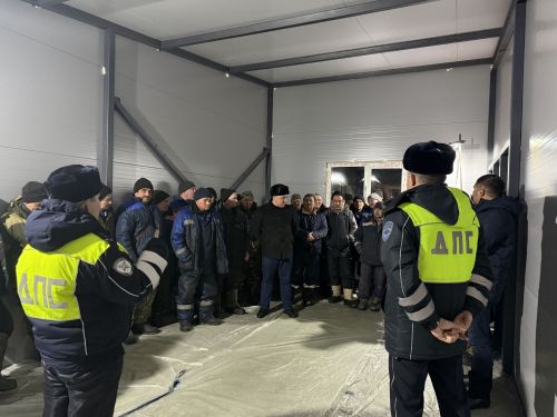 Сотрудники Госавтоинспекции провели встречу с водителями «Автотехникс» по безопасности дорожного движения