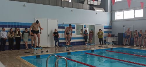 В спорткомплексе «Олимп» прошли соревнования по плаванию, посвящённые Году воинской и трудовой доблести