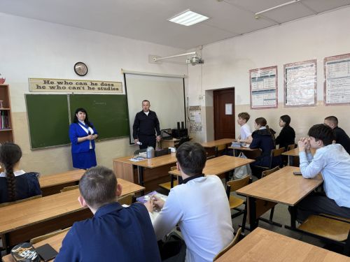 Безопасные каникулы: в гимназии №1 Агрыза напомнили о правилах дорожного движения