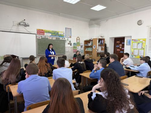 В преддверии каникул для школьников провели профилактическую беседу по ПДД
