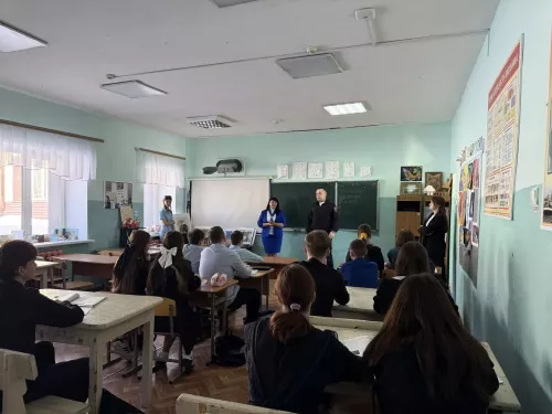 Безопасные каникулы: в гимназии №1 Агрыза напомнили о правилах дорожного движения