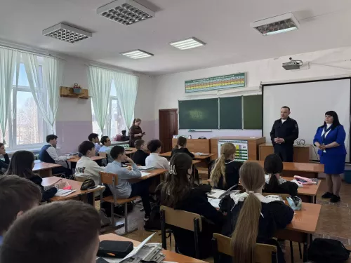 В преддверии каникул для школьников провели профилактическую беседу по ПДД