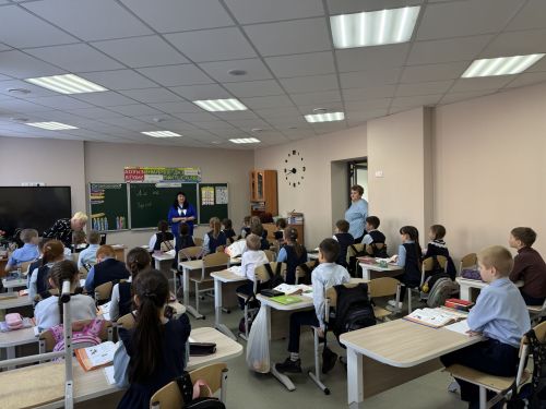 В школе №4 провели урок безопасности для младших школьников