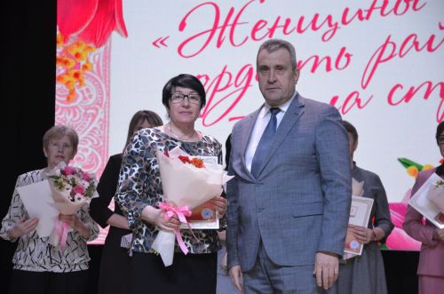 «Женщины – гордость района, сила страны»: в Агрызе чествовали женщин, кто внес многолетний вклад в развитие Агрызского района