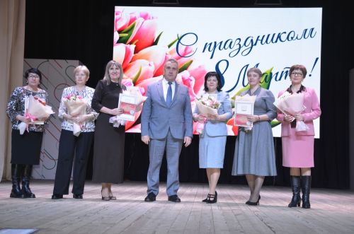«Женщины – гордость района, сила страны»: в Агрызе чествовали женщин, кто внес многолетний вклад в развитие Агрызского района