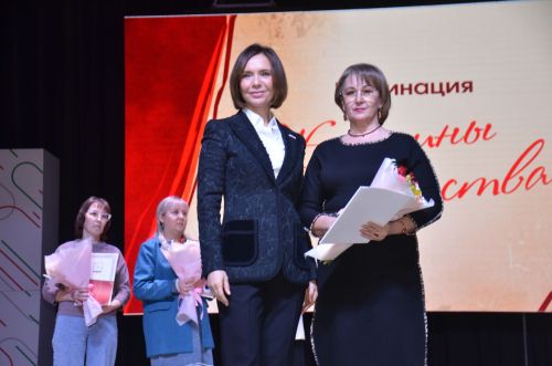 «Женщины Отечества»: в районном дворце культуры на праздничном концерте к 8 Марта чествовали жен участников СВО
