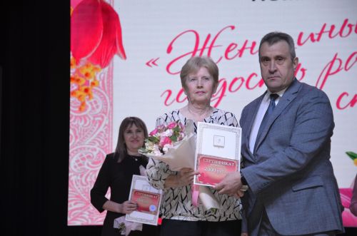 «Женщины – гордость района, сила страны»: в Агрызе чествовали женщин, кто внес многолетний вклад в развитие Агрызского района