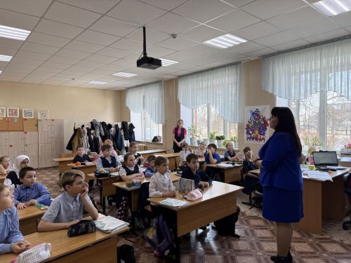 Самокаты, велосипеды и питбайки: как второклассников в Агрызе учили не попасть в беду