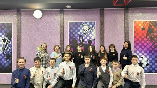 Брошь Победы своими руками: в РДК состоялся мастер-класс для школьников
