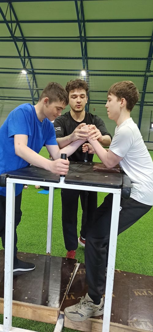 Железная хватка: борьба за победу