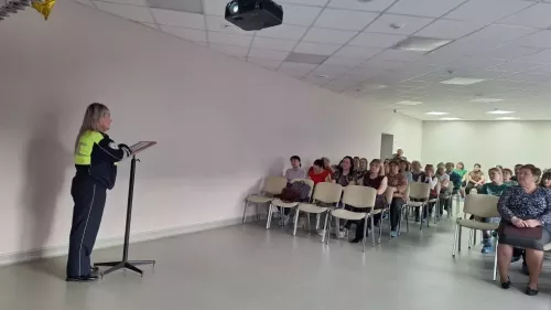 В школе №4 Агрыза прошло родительское собрание по безопасности детей на дорогах