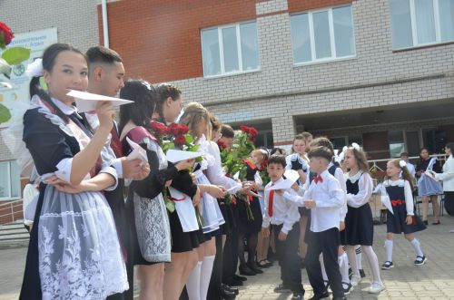 В городской школе №3 прозвенел “Последний звонок”
