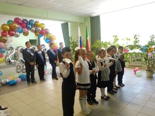 Последний звонок в школах Агрызского района: детство провожают, но будущее встречают