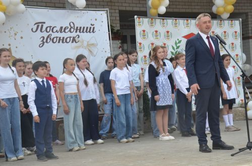 В городской школе №3 прозвенел “Последний звонок”