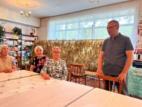 «Серебряные» волонтёры отряда «Твори добро» продолжают плести маскировочные сети
