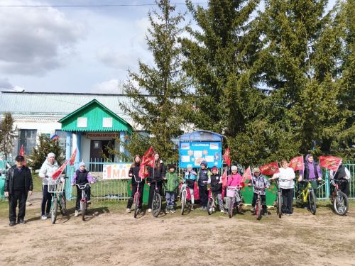 В Девятернинской школе провели велопробег к 81-й годовщине Победы