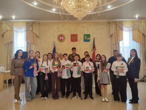В Агрызском районе юным гражданам вручили паспорта в преддверии Дня Победы