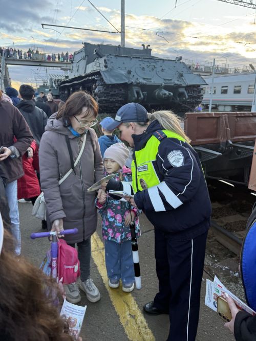 На станции Агрыза торжественно встретили «Поезд Победы» и провели беседу по ПДД