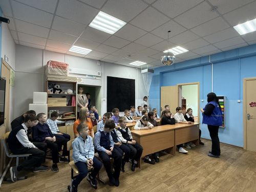 В Агрызской школе-интернате прошло занятие по безопасности дорожного движения