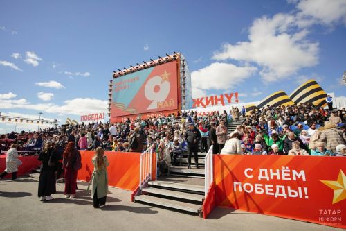 Рустам Минниханов выступил на параде Победы в Казани