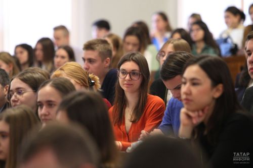 От льготного периода до скрытых комиссий: Роспотребнадзор разъяснил студентам особенности кредитных карт