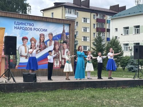 В Агрызе прошел праздничный концерт ко Дню России