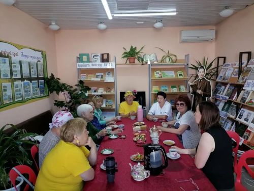 Участники «Активного долголетия» приготовили травяные чаи для отправки в зону СВО