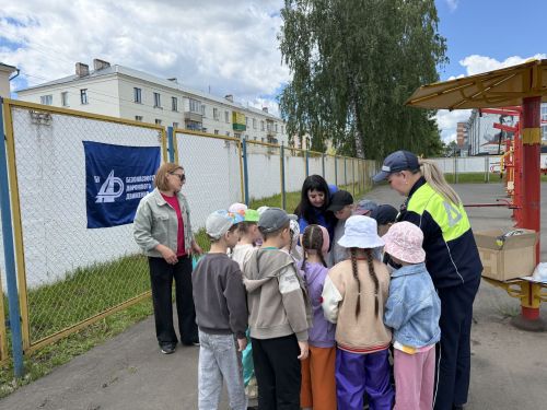 На стадионе «Локомотив» в Агрызе прошел квест по ПДД в честь Дня защиты детей