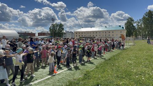 На стадионе «Локомотив» в Агрызе прошел квест по ПДД в честь Дня защиты детей