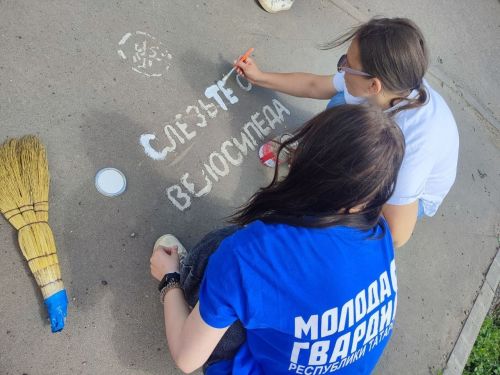 Сотрудники Молодежного центра провели акцию по безопасности дорожного движения