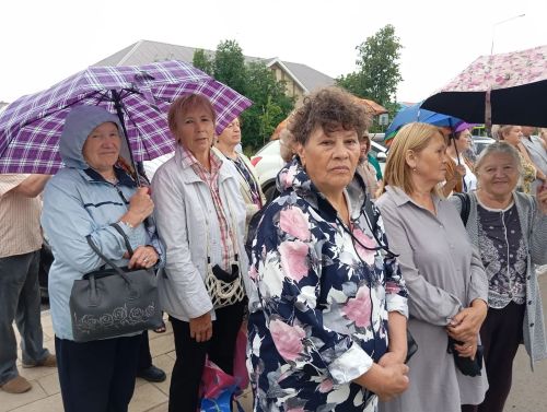 Серебряные волонтёры Агрыза возложили цветы к Вечному огню в День памяти и скорби