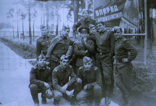 «Крепка армейская дружба — это даже не дружба, а семья»: ветераны и активисты района — о службе в армии