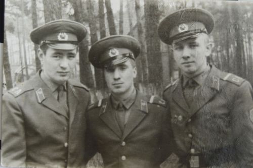 «Крепка армейская дружба — это даже не дружба, а семья»: ветераны и активисты района — о службе в армии
