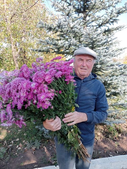 Бакчачы почмагы: бакча яшәтә дә, яшәртә дә