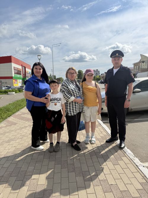 В Агрызе прошла акция «Ребёнок — главный пассажир»: взрослым напомнили о безопасности детей в автомобиле
