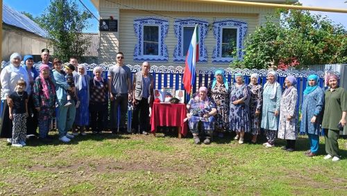 В Салаушах открыли мемориальную доску в память о герое