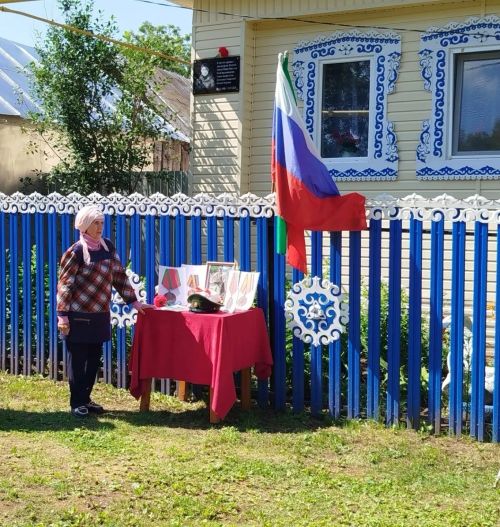 В Салаушах открыли мемориальную доску в память о герое