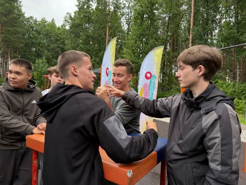 В парке «Орешник» прошла тренировка по армрестлингу