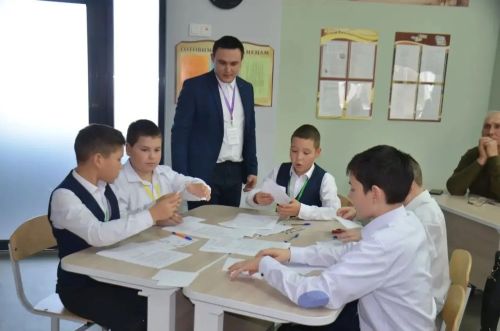 Утвержден список победителей конкурсного отбора на предоставление денежного поощрения лучшим учителям